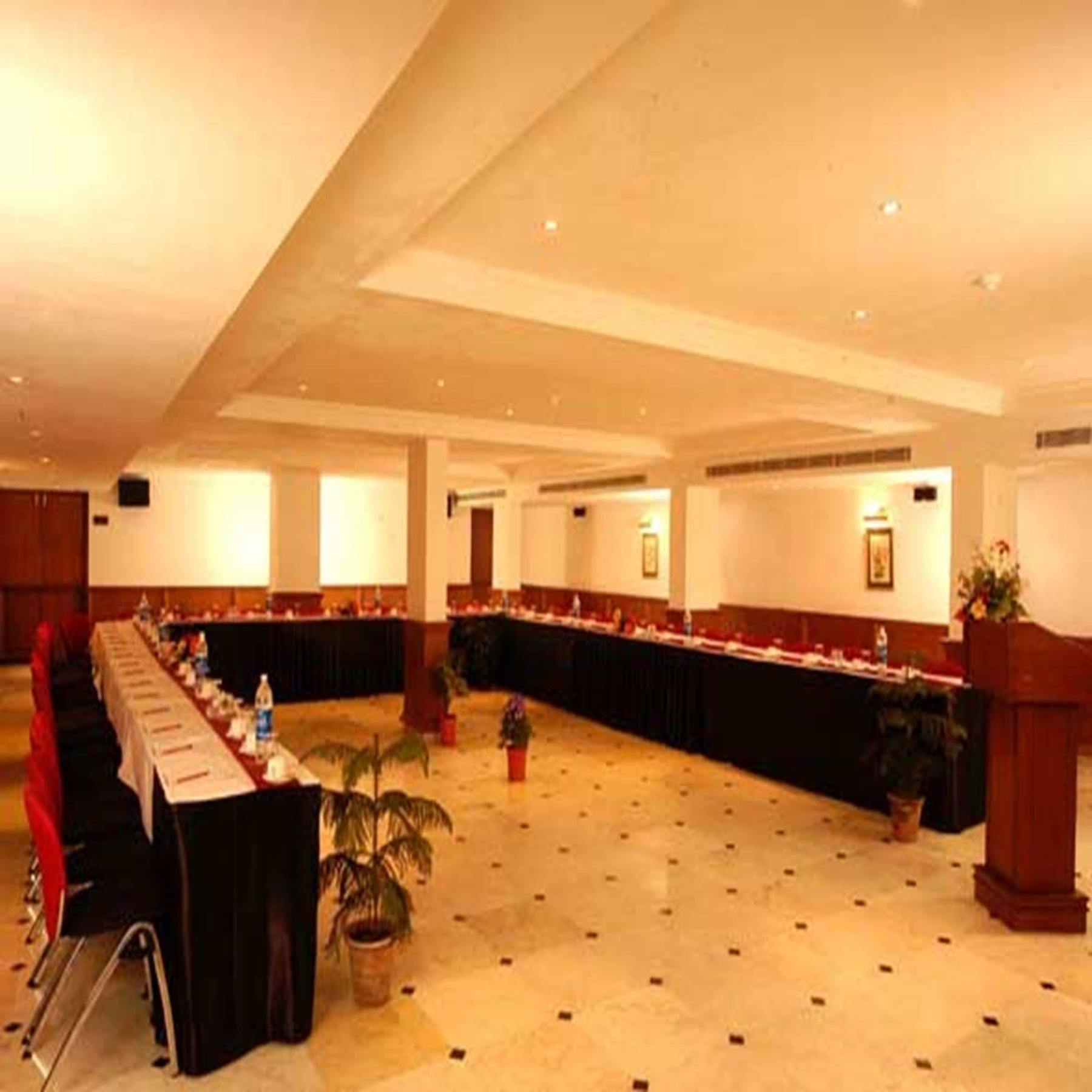 Hotel The Royal Plaza Gangtok Exterior foto